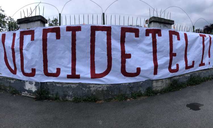 Torino, striscione dei tifosi prima del Derby: 'Uccideteli!'