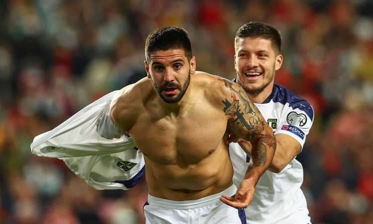 Nuovo obiettivo del mercato Juve: tra Fulham e Serbia, chi è Mitrovic