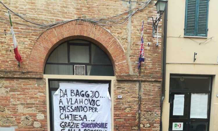 I tifosi bianconeri 'deridono' Firenze: 'Da Baggio a Vlahovic passando per Chiesa, grazie succursale e alla prossima spesa'