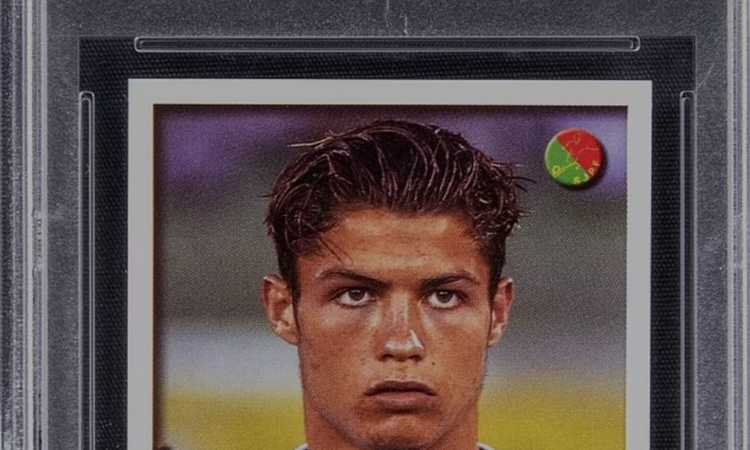 CR7, venduta all'asta la sua prima carta Panini: ecco la cifra da capogiro