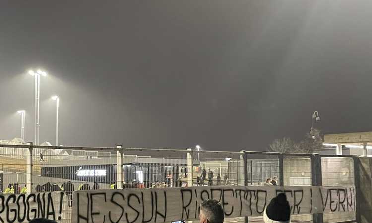 Juve-Torino, dura contestazione della Curva Sud contro la società: 'Più rispetto per noi, nessun rispetto per i vermi' FOTO 