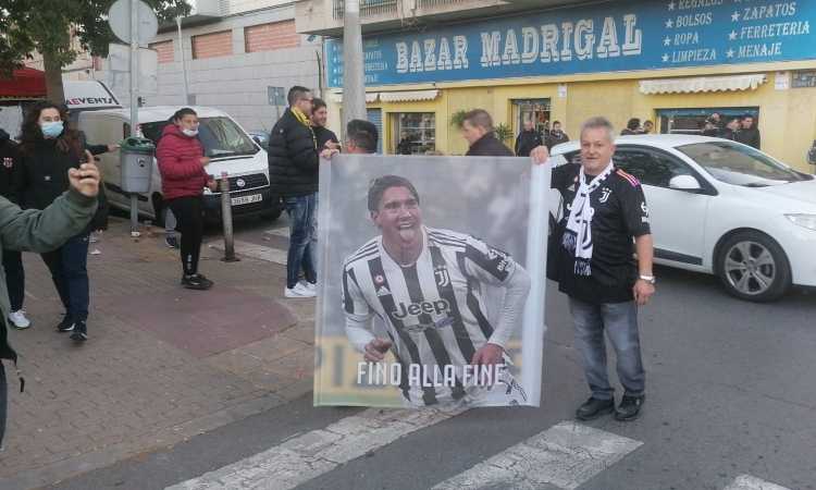 Villarreal-Juve, tutto l'entusiasmo dei tifosi all'esterno dello stadio FOTO e VIDEO