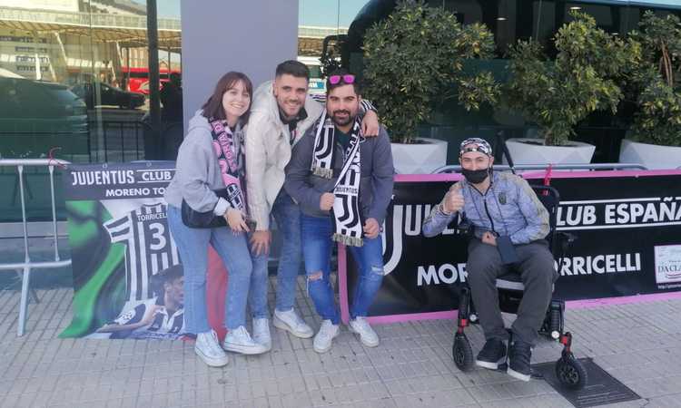 Villarreal-Juve: tifosi bianconeri a caccia di autografi. Il programma di oggi FOTO