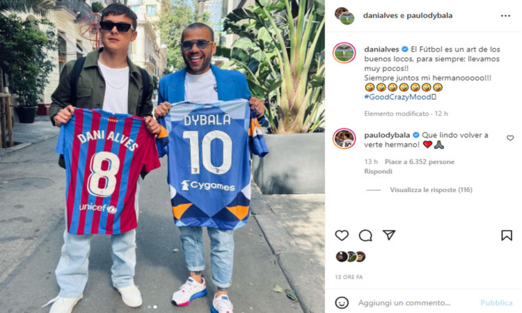 Dybala-Dani Alves, la FOTO insieme a Barcellona scalda il mercato. Ma c'è l'Inter