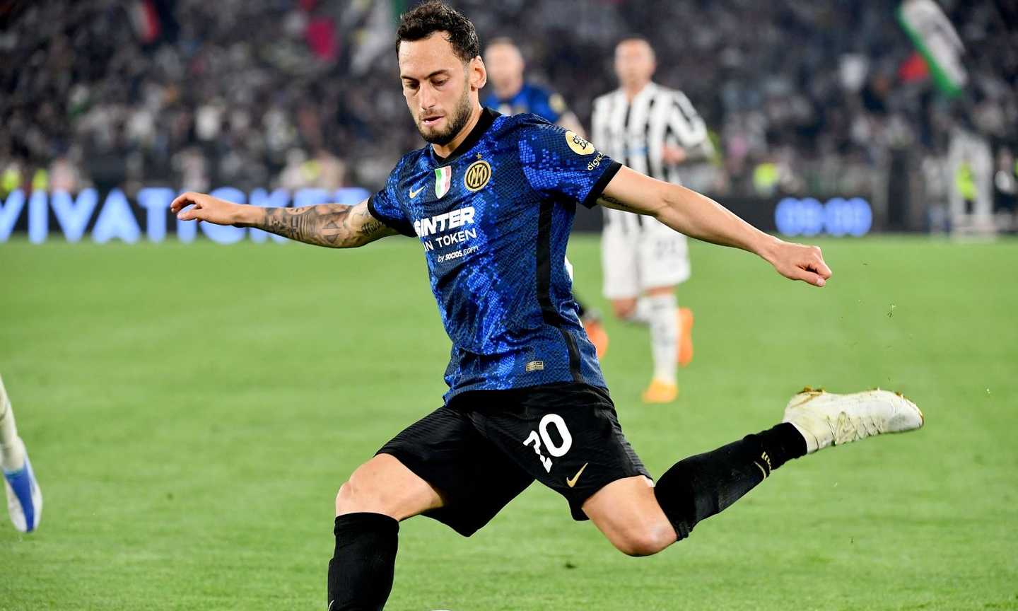 Roma-Inter, Calhanoglu esce dopo 12 minuti: cosa è successo