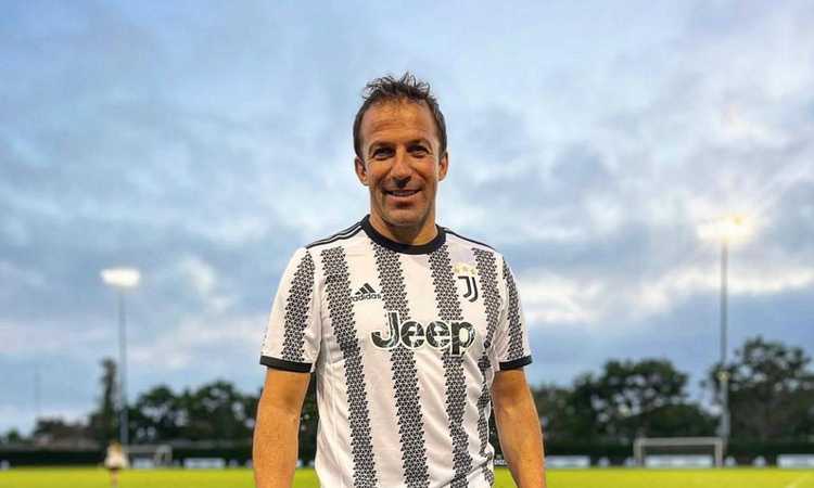 Del Piero torna a vestire la maglia della Juve: il VIDEO della sfida sui calci di punizione a Di Maria e un particolare che non può sfuggire…