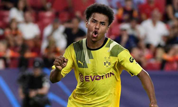 Quanto guadagna Adeyemi al Borussia Dortmund?