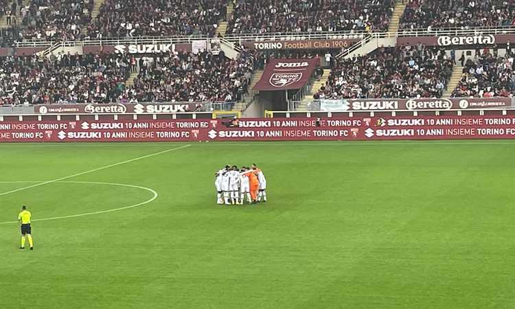 Torino-Juve: i bianconeri replicano il gesto del pre partita