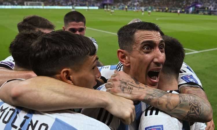 Di Maria accende l’Argentina e innesca Messi: il Fideo c’è, Paredes guarda dalla panchina