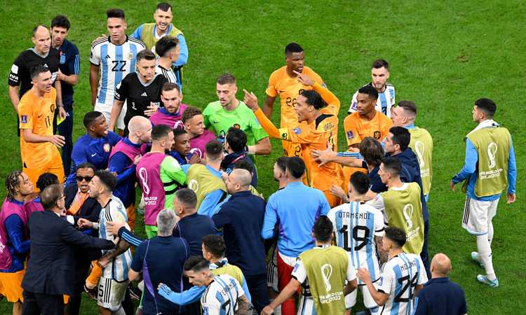Argentina-Olanda, faccia a faccia Messi-Van Gaal: l'ex Juve fa da paciere FOTO