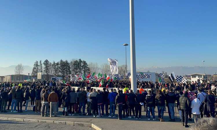 Juve, verso la Fiorentina, i tifosi suonano la carica VIDEO