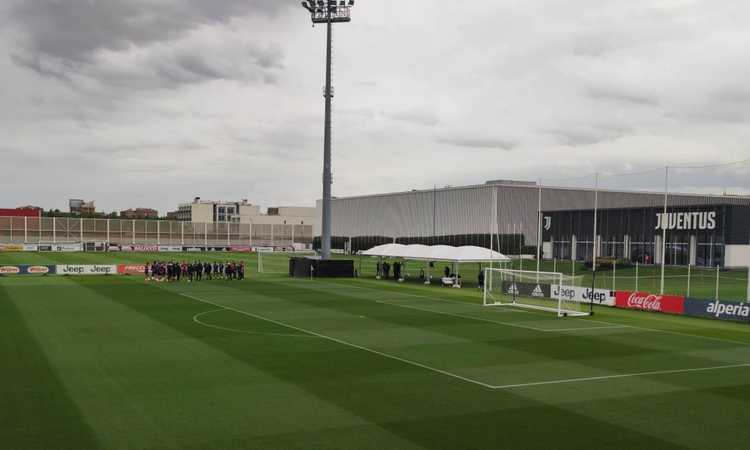 Juve, l'allenamento pre Siviglia: discorso di Allegri alla squadra, FOTO e VIDEO dalla Continassa