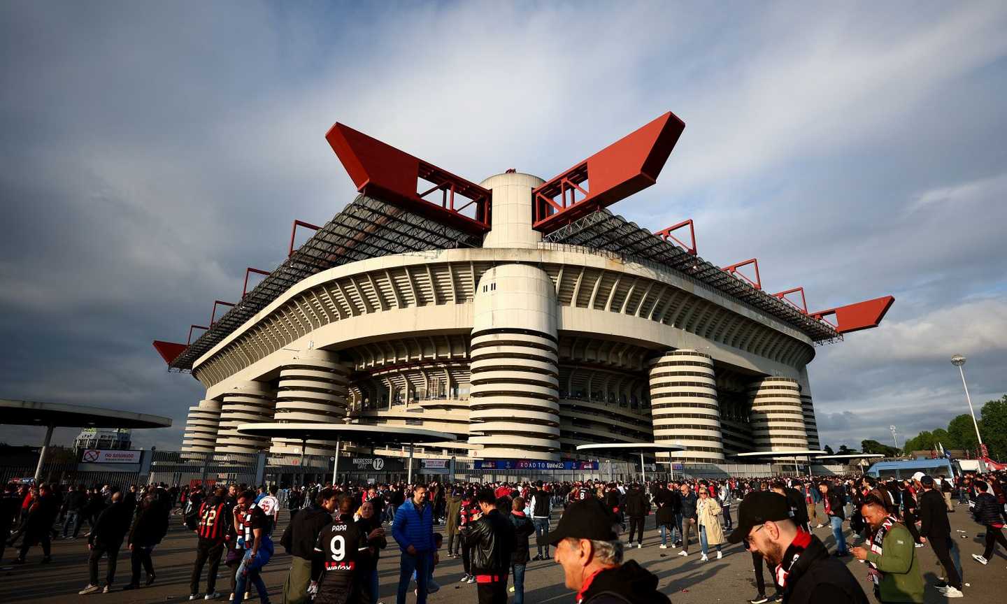 Milan-Juventus, che cornice! San Siro verso il record, e in tv...