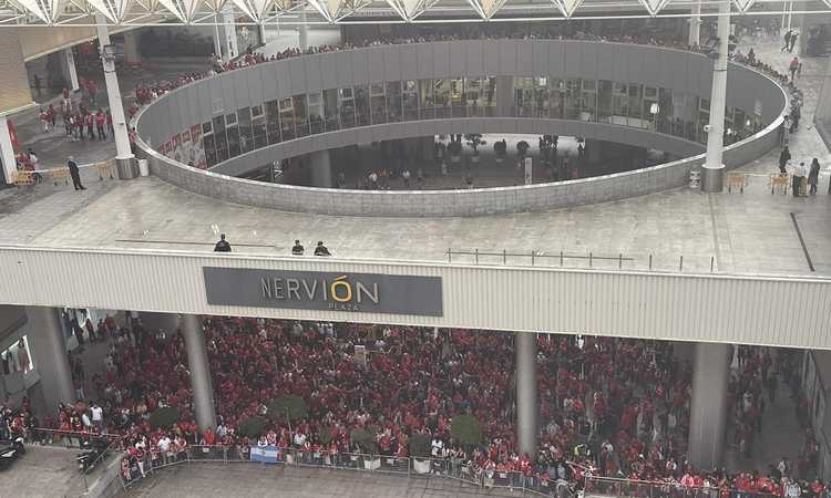 Siviglia-Juve, il pre partita LIVE: bianconeri allo stadio, tifosi di casa scatenati! FOTO e VIDEO