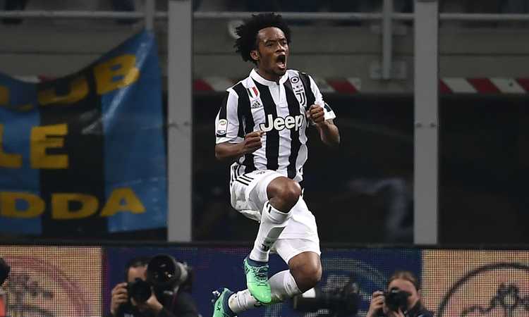 Juventus, gli auguri social a Cuadrado