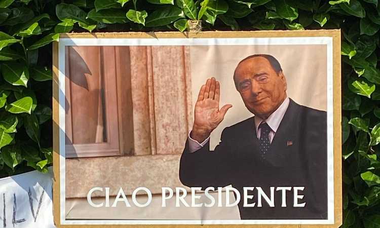 Juve, i Viking omaggiano Berlusconi con uno striscione: il VIDEO