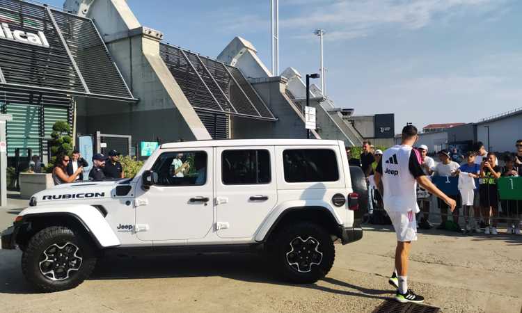 Juve, secondo giorno di ritiro: test finiti per Locatelli, Gatti e Alex Sandro, saluta anche Fagioli. Coro per Kean  FOTO e VIDEO