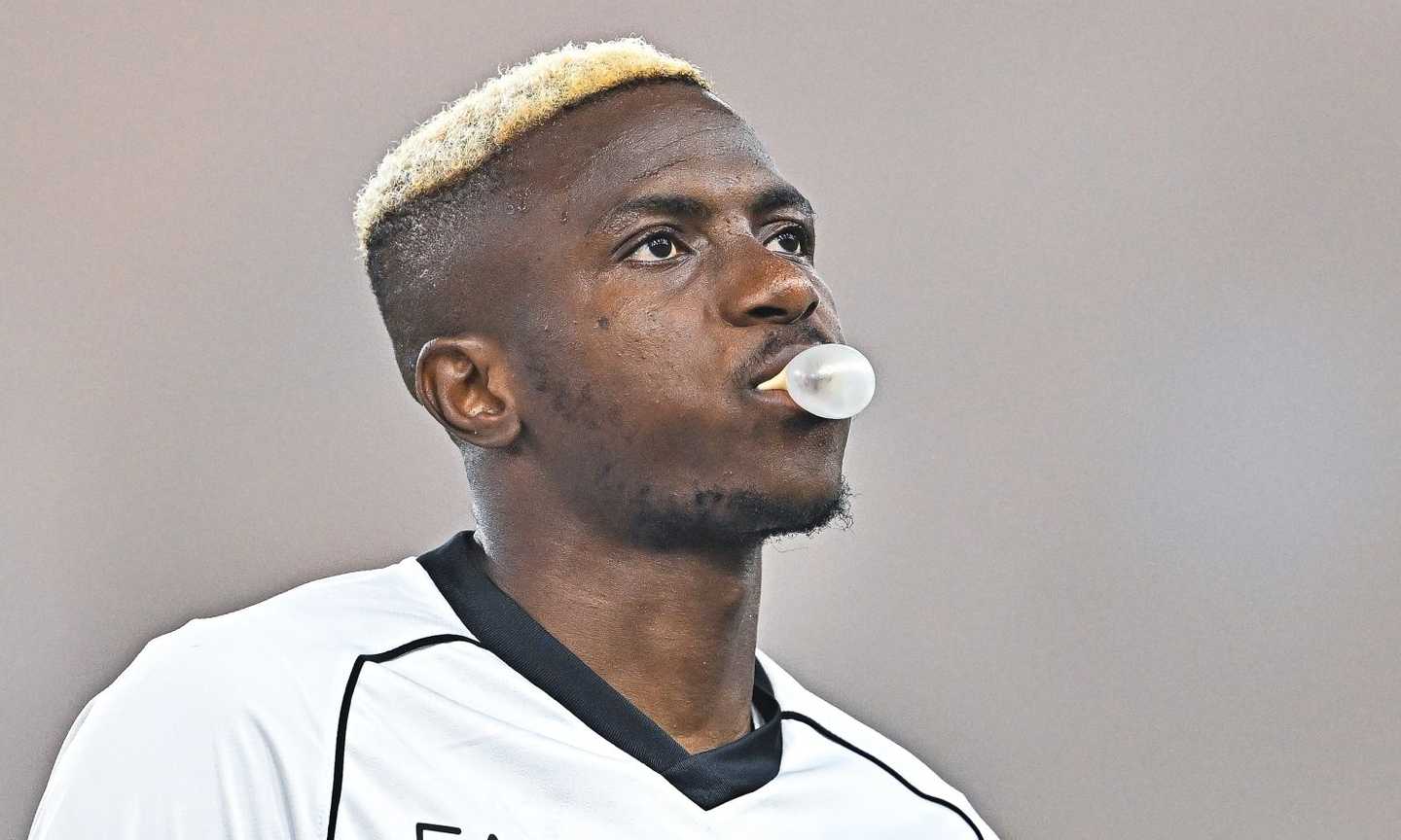Il Mattino - De Laurentiis disposto a trattare con la Juventus per Osimhen, ma a cifre più alte. E Hojlund...