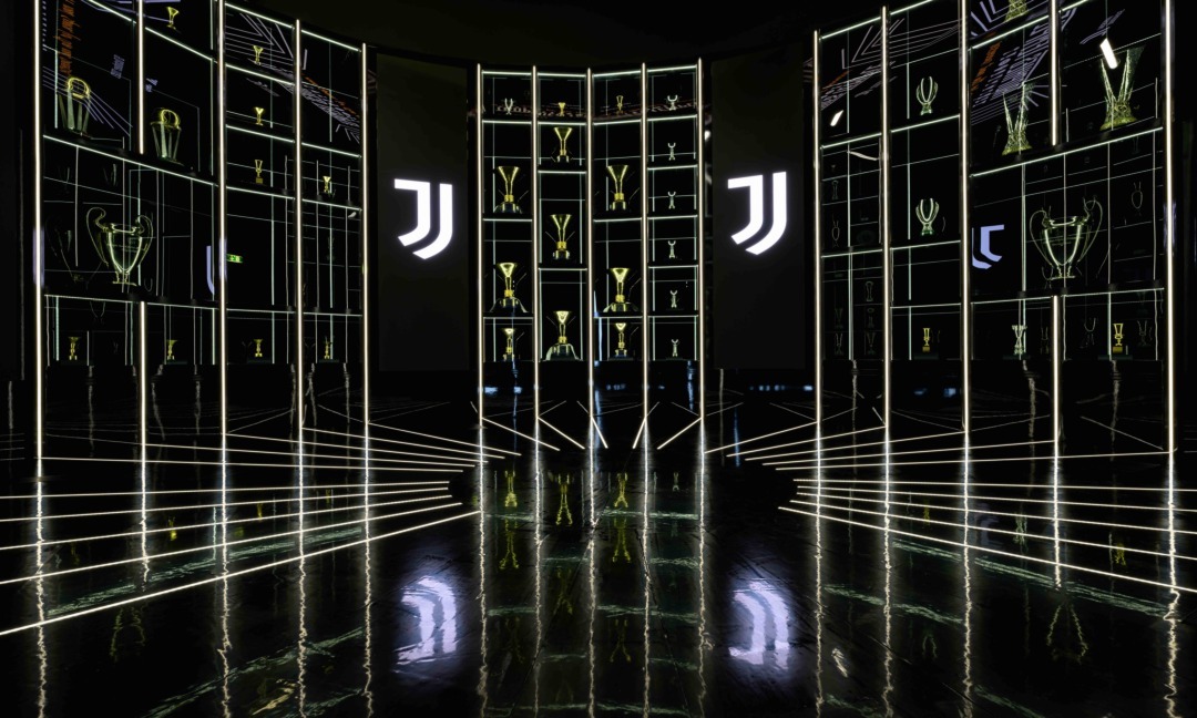 Ti porto nella sala trofei della #Juventus 🏆 E' la piu bella d'Italia