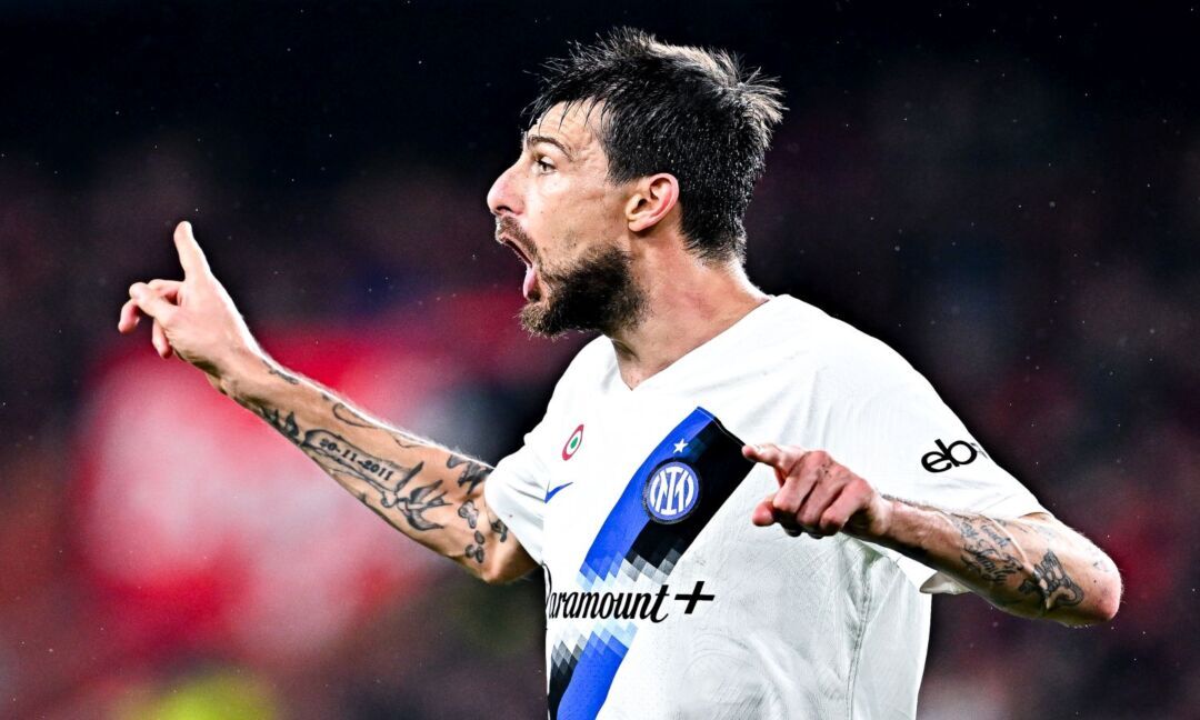 FOTO - Acerbi e il dito medio ai tifosi: la Procura Figc apre un fascicolo