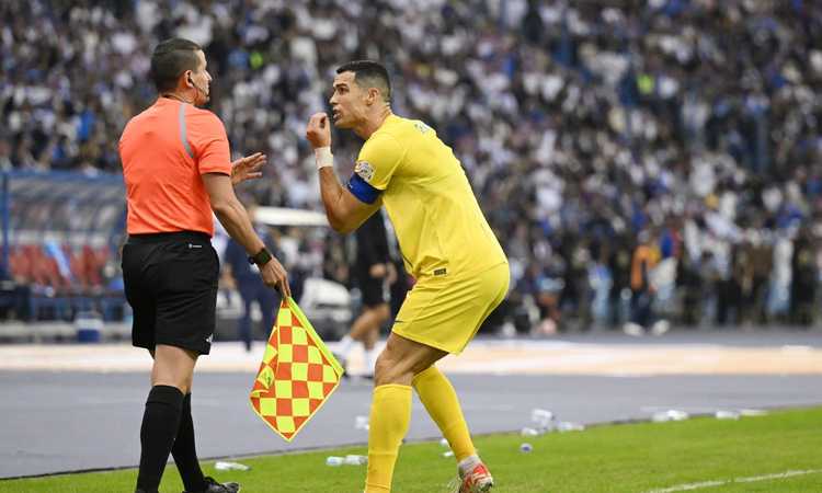 Cristiano Ronaldo, furioso: perde lo scontro al vertice e accusa l'arbitro... 'venduto'