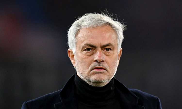 Juve-Roma, il gesto di Mourinho nel prepartita: segnale chiaro alla squadra