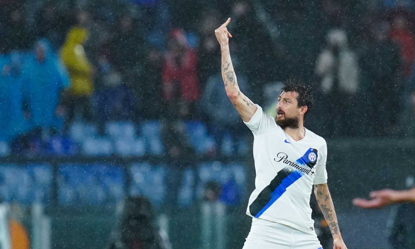 L'Inter patteggia: 'solo' multe per il dito medio di Acerbi e il comportamento di Inzaghi