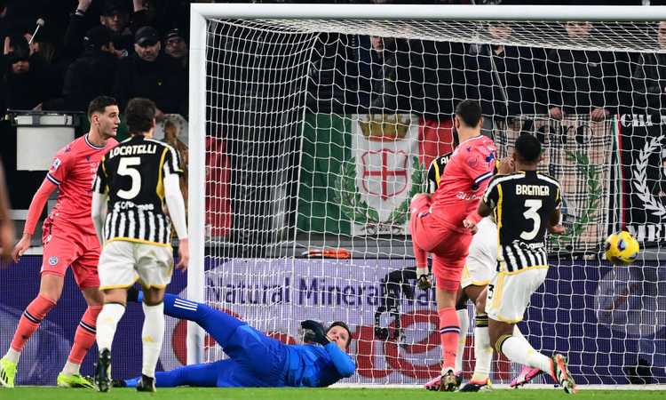 Juventus-Udinese, Alex Sandro finisce nel mirino dei tifosi: ‘Ma chi l’ha televotato? E’ una vergogna’