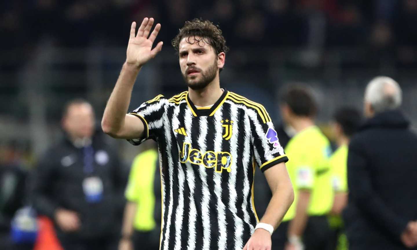 Juventus al lavoro alla Continassa: Locatelli scherza con Kalulu: 'No paparazzi' VIDEO