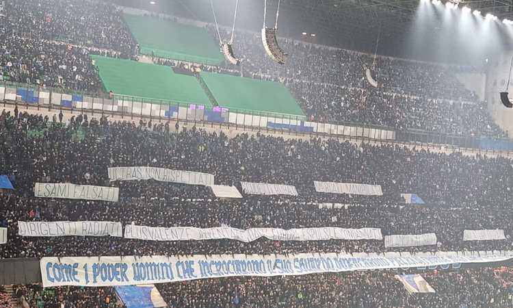 Inter-Juventus, l’attacco della Curva Nord: ‘Arbitri comprati, bilanci falsati, plusvalenze inventate’ FOTO