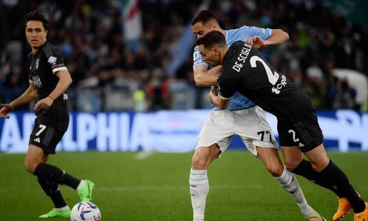 Lazio-Juve, l'ingenuità di De Sciglio scatena i tifosi: 'Già il peggiore in campo', 'Ecco il gioco di Allegri'