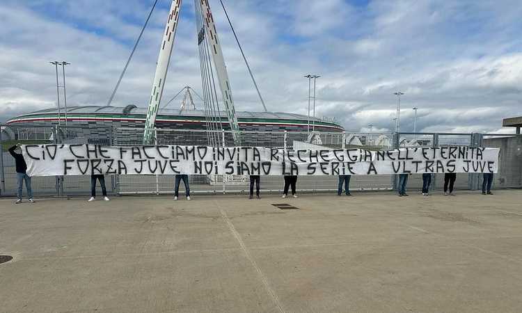 Juventus, la Curva Sud si schiera: il messaggio alla Continassa FOTO