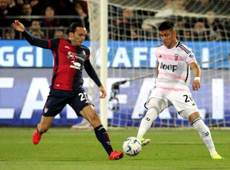 Cagliari-Juventus 2-0 LIVE: Gaetano e Mina, due rigori a segno