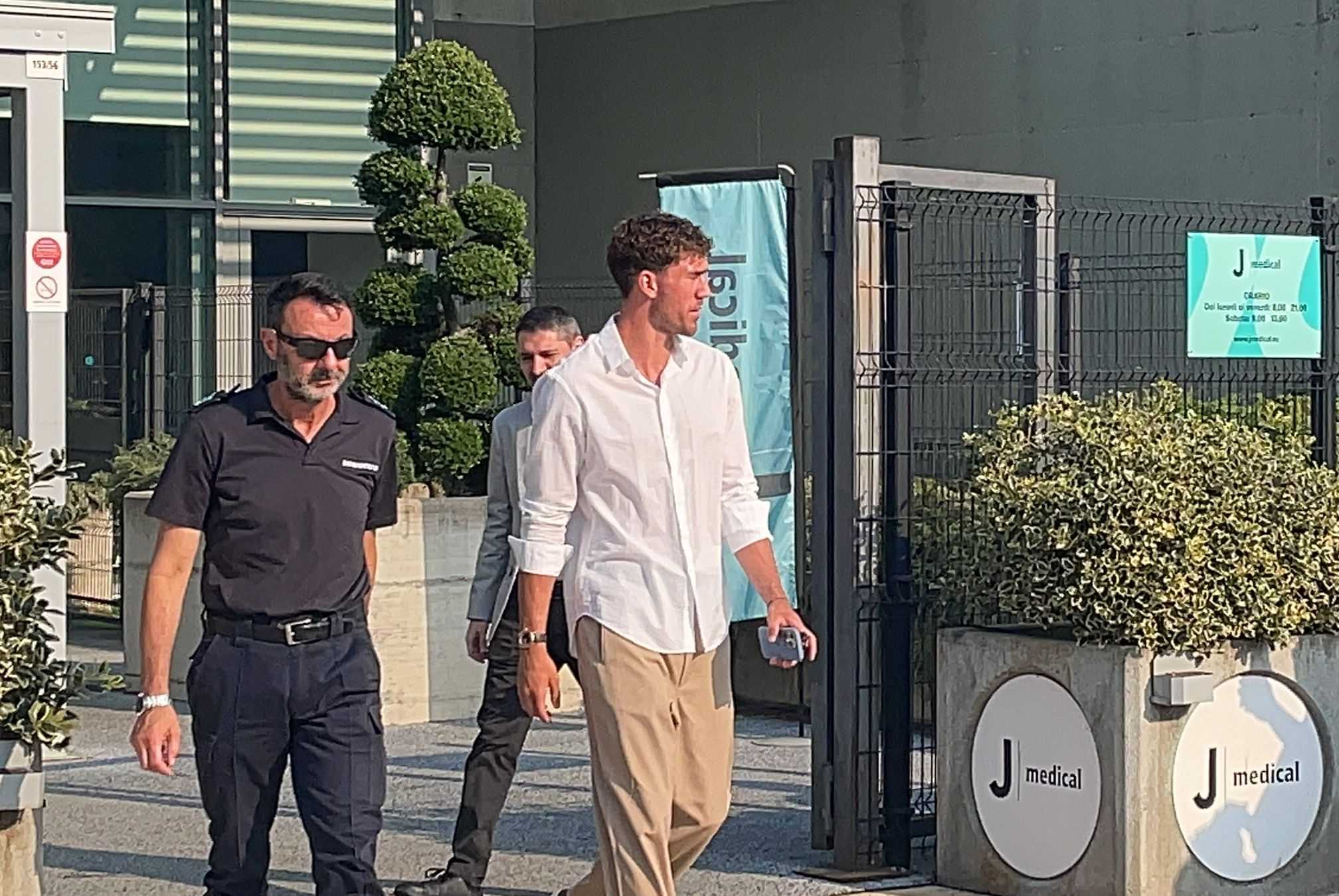 Juventus, il giorno di Vlahovic: è arrivato al Jmedical per le visite, poi subito con la squadra VIDEO