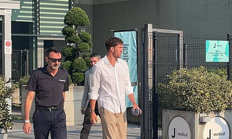 Juventus, il giorno di Vlahovic: è arrivato al Jmedical per le visite, poi subito con la squadra VIDEO