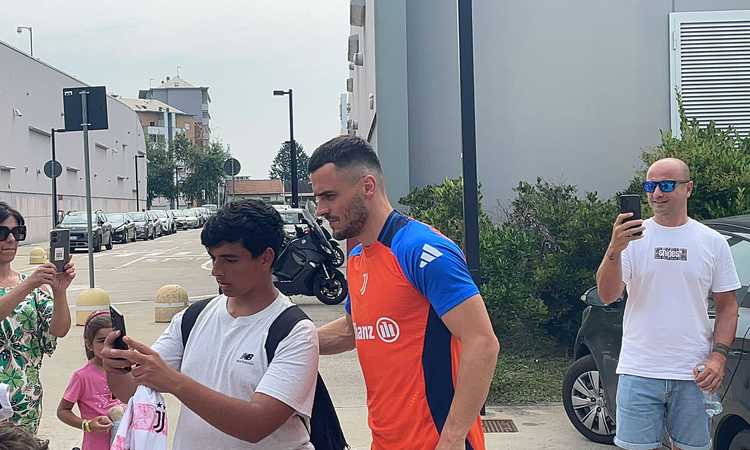 Juventus, è anche il Kostic day: il serbo è arrivato al Jmedical VIDEO