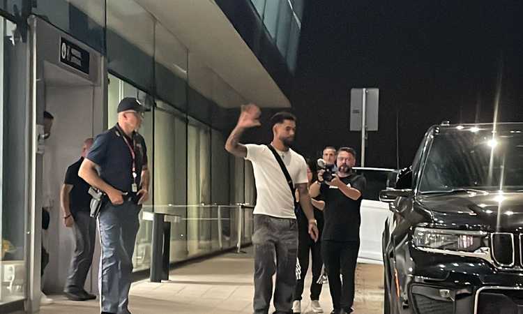 Douglas Luiz a Torino, FOTO e VIDEO dell'arrivo a Caselle