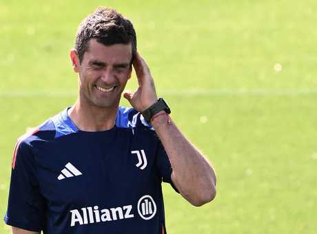 Juventus, incontro speciale alla Continassa per Thiago Motta FOTO