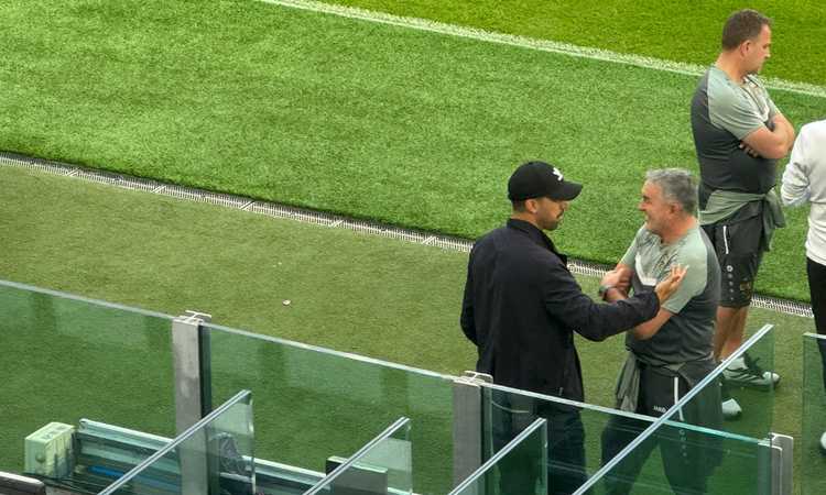 Khedira all'Allianz Stadium: l'ex Juventus presente a bordocampo per la rifinitura dello Stoccarda