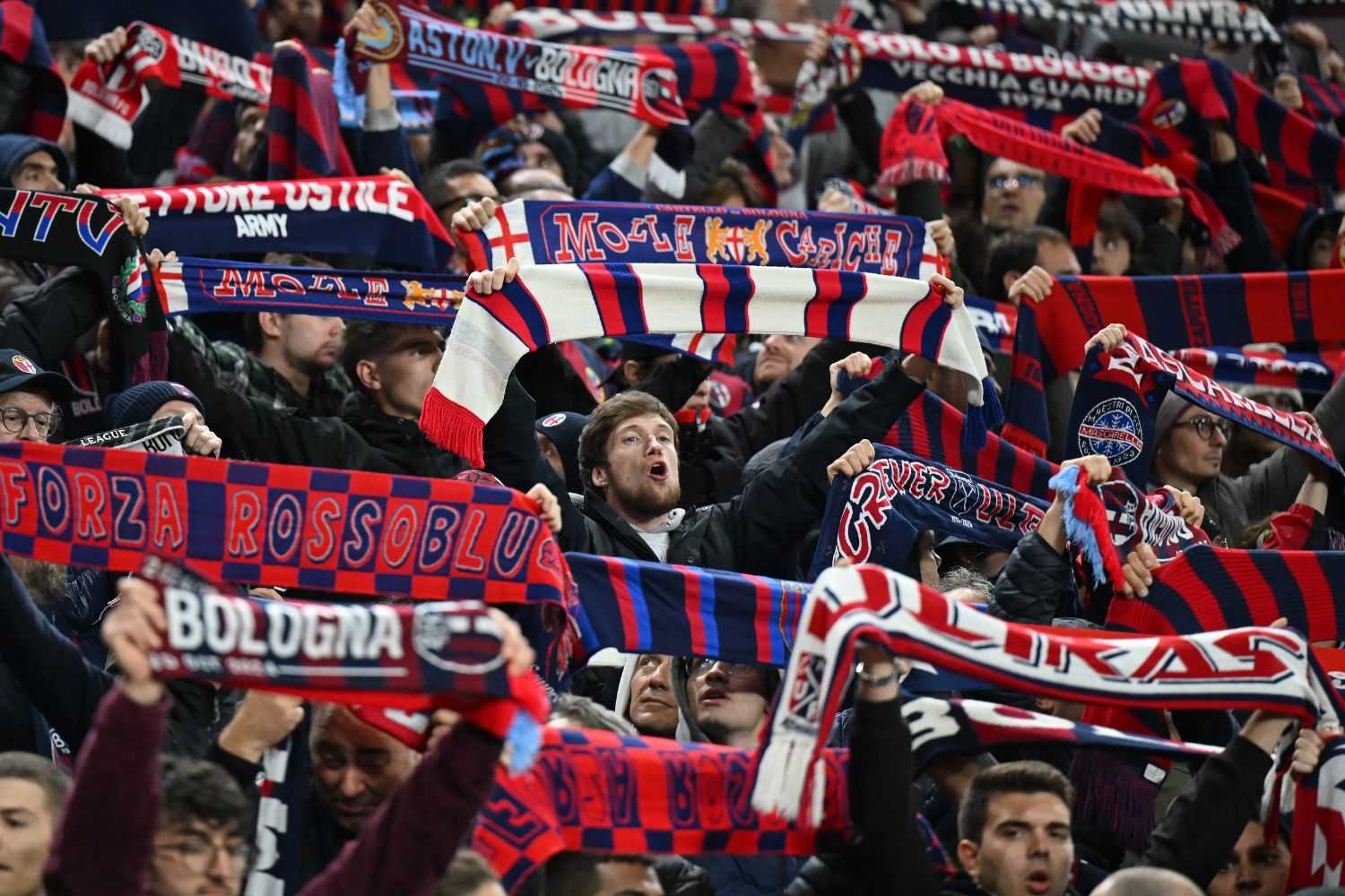 Bologna, dalla Curva cori contro Thiago Motta