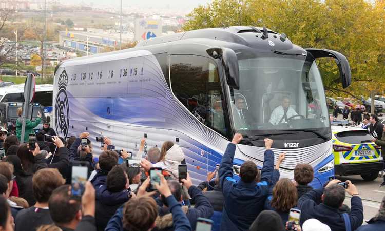 Pullman del Real Madrid coinvolto in un incidente a Liverpool: cosa è successo VIDEO