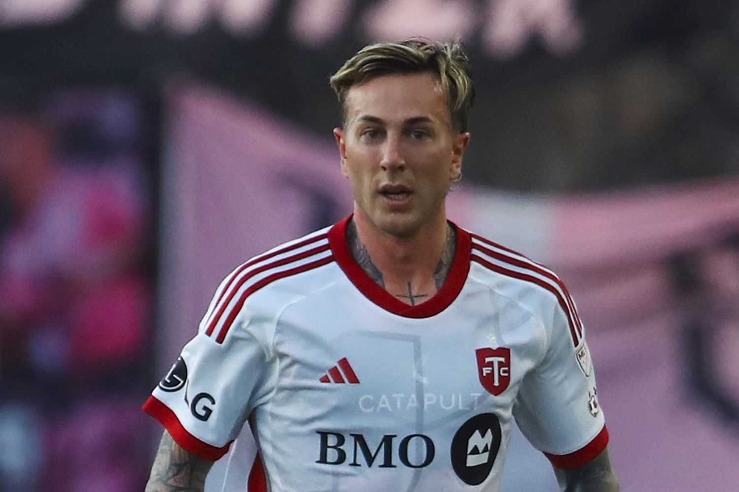 Bernardeschi torna in Italia: indosserà la maglia numero 10 del Bologna