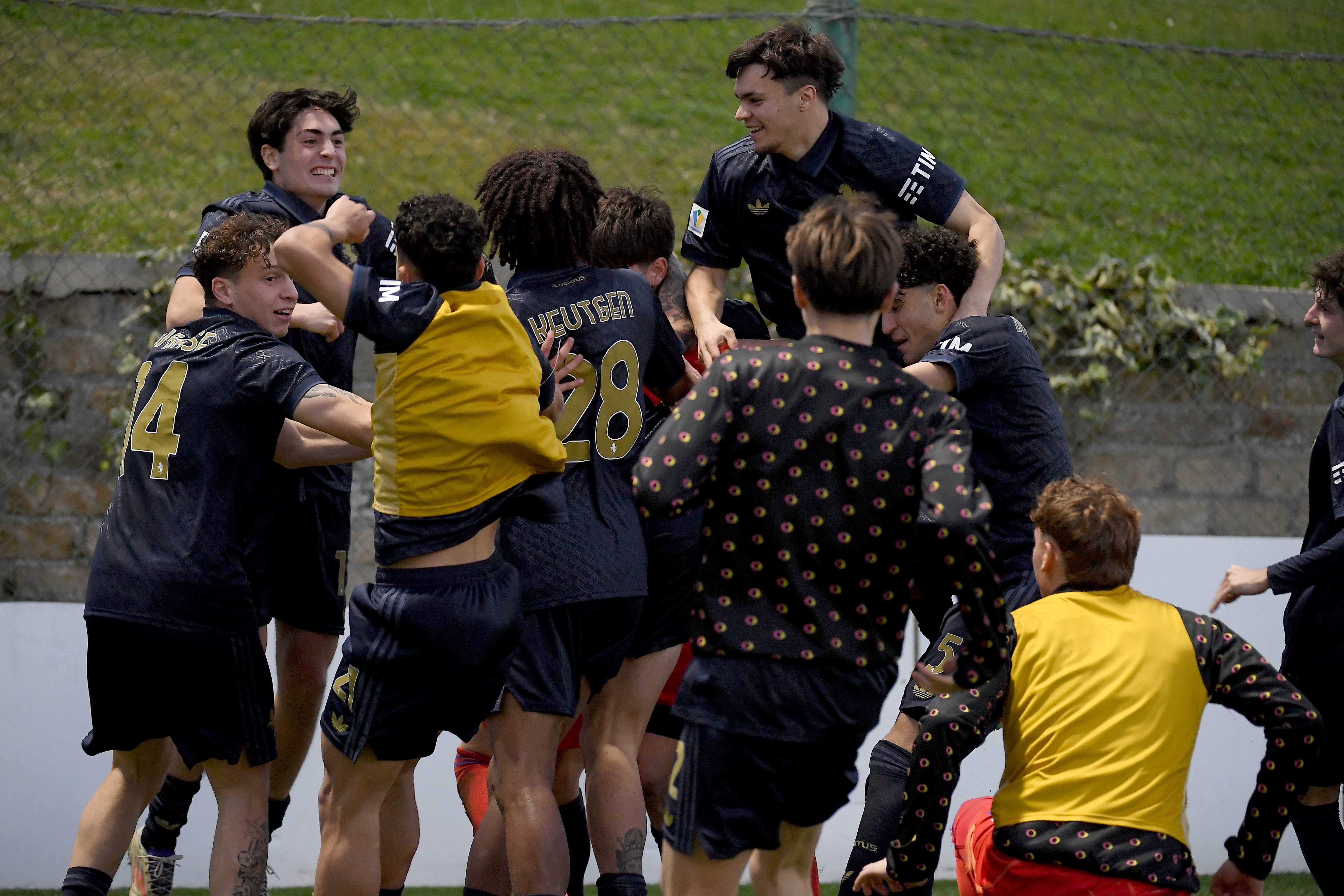 Juventus Under 20, che eleganza! Il gesto dei ragazzi di Magnanelli è virale sul web
