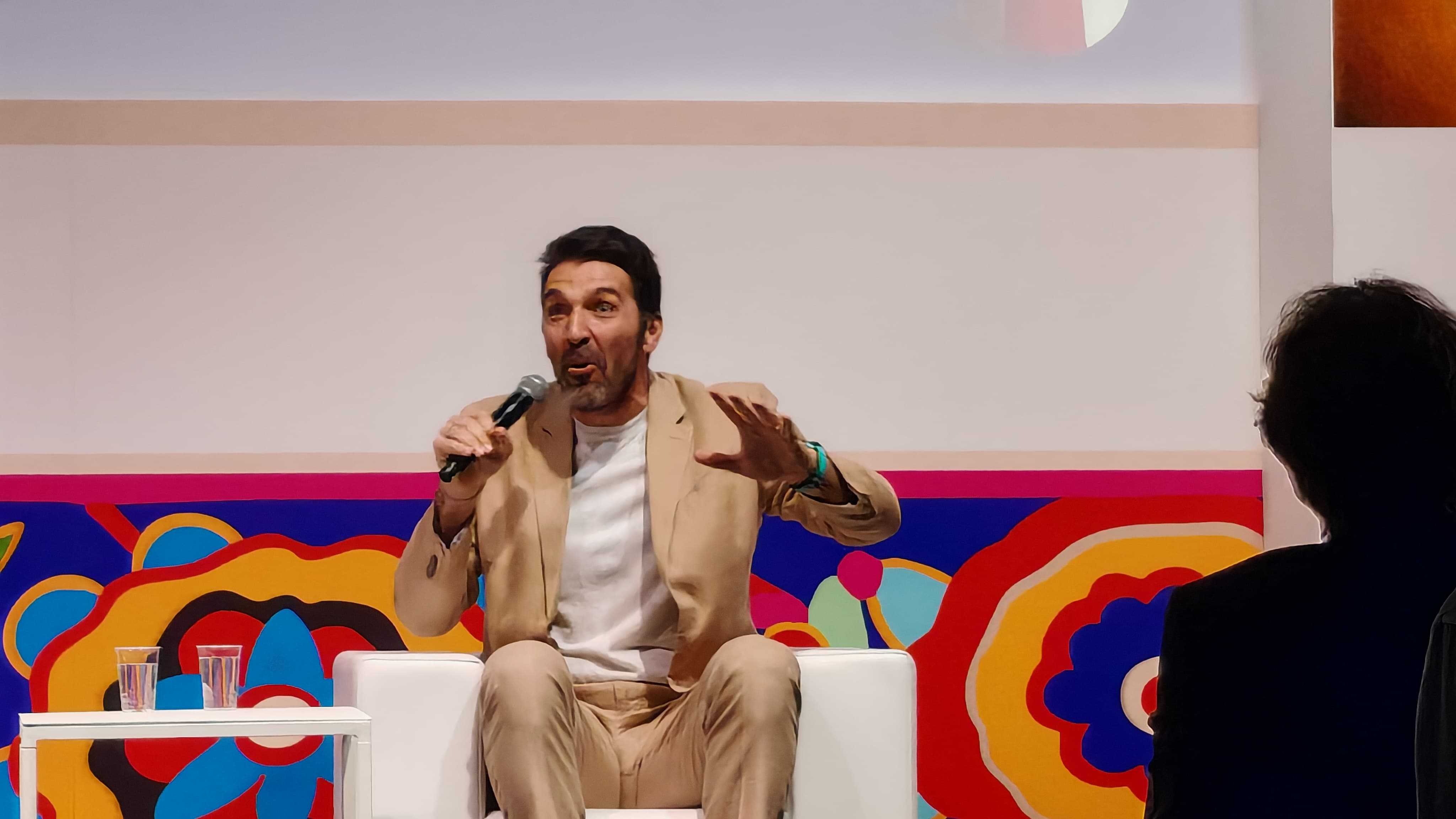 Buffon al Salone del Libro: ‘Allegri mi diceva: sei un incosciente. Aveva ragione. Con l'arbitro Oliver ho sbagliato, ma lo rifarei’