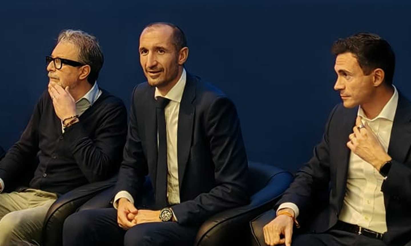 Chiellini al Salone del Libro: ‘C’è eccitazione per la partita di domenica, ma Juventus è anche altro’. Insuperabili e il progetto Juventus One
