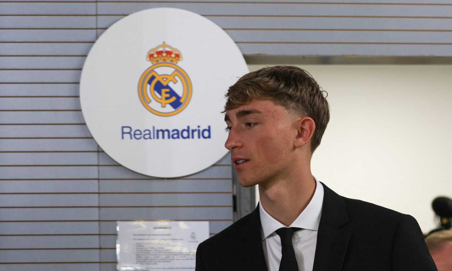 Huijsen si presenta al Real Madrid: 'Il giorno più bello della mia vita, sono nel miglior club al mondo'
