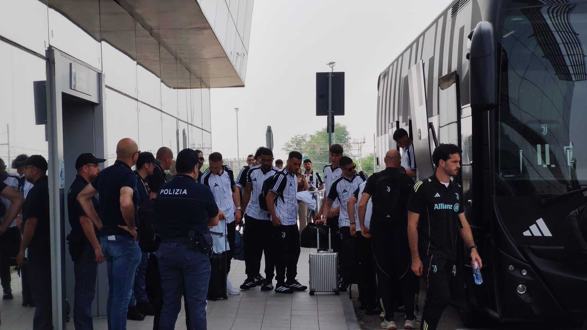 Mondiale per Club, la partenza della Juventus per gli Stati Uniti FOTO e VIDEO