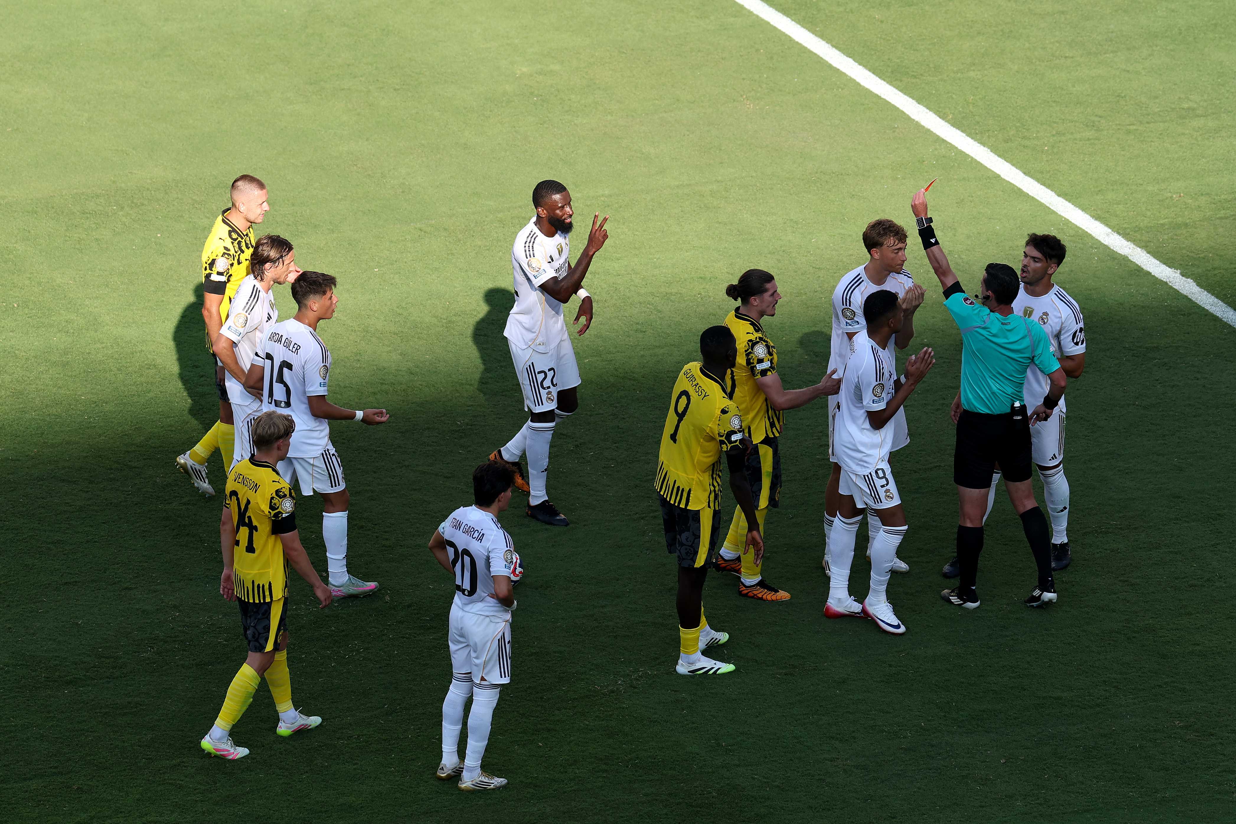 Huijsen espulso in Real Madrid-Borussia Dortmund: rosso diretto per l'ex Juve, cosa è successo