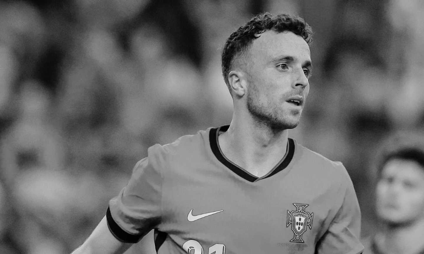 Oggi i funerali di Diogo Jota e del fratello André: l'ultimo saluto dei giocatori di Liverpool e Penafiel
